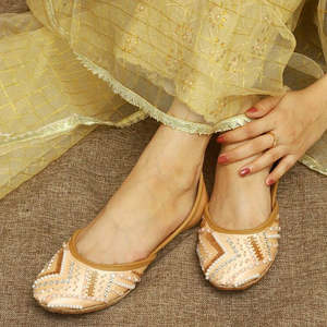 Chaussures Khussa pakistanaises traditionnelles brodées en gros, grande quantité, bonne qualité, élégantes, antidérapantes pour femmes - Product Image 1