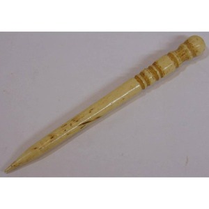. Agujas Ecológicas de Hueso de Búfalo de 7cm, Blancas, Naturales, Estilo Vikingo, Pulimentadas, con Diseño Religioso, para Tejer Lana - Product Image 4