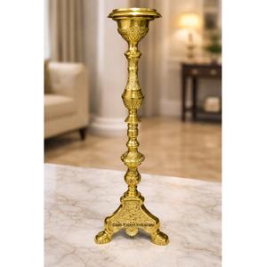 Candelabro con Base de Trípode Repujado, Portavelas para Altar de Iglesia, Candelabro Religioso Hecho a Mano al por Mayor - Product Image 1