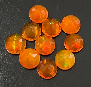 Ópalos naturales redondos de corte brillante, piedras preciosas sueltas naranjas facetadas iridiscentes para la fabricación de joyas. - Product Image 1
