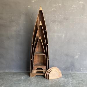 La Mejor Colección de Estanterías de Madera Estilo Bote Vintage, Exhibición Única de Arte Antiguo del Himalaya - Product Image 1