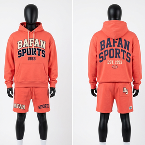 Conjunto de sudadera con capucha y pantalones cortos de felpa de algodón y poliéster premium de 320 GSM para hombre, color coral, con estampado bordado y logotipo personalizado. - Product Image 6