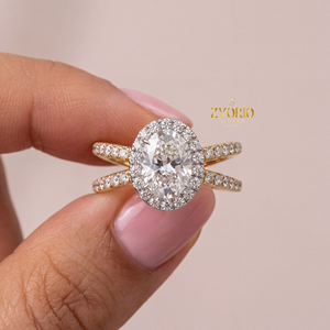 แหวนเพชรทรงรีสีเหลืองทองหรูหรา 1.75 กะรัต เพชรเลี้ยงในห้องปฏิบัติการ ประดับด้วยวงแหวนรอบสองชั้นแบบซ่อน พร้อมเพชรฝังแบบพาเว่หลายแถว เหมาะสำหรับเป็นแหวนหมั้นหรือแหวนแต่งงาน เป็นของขวัญ - Product Image 1