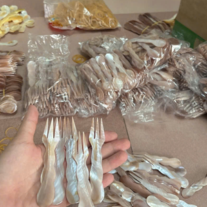 Iridescent Yellow <b>Shell</b> Dessert Spoon Eco-friendly Natural MOP Spoon Custom Logo Caviar Accessories High Quality Handicraft - Product Image 3