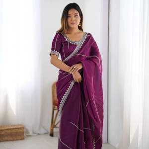 Sari en soie JMC brodé de qualité supérieure avec un chemisier non cousu de créateur – Qualité d'exportation - Product Image 1