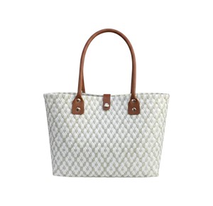Sac à main en plastique tissé blanc olive de créateur et sac fait main avec une bandoulière en cuir marron de qualité supérieure pour femme - Product Image 1