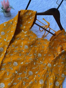 Mode islamique/pakistanaise, broderie sur les deux côtés, col rond, manches fantaisie, motif en soie Banarasi, salwar kameez de mariée pour les fêtes - Product Image 5