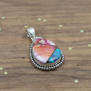 Pendentif en argent 925 fait main, perles et filigrane, incrustation de pierres précieuses en forme de poire, motifs rose, bleu, huître, cuivre, turquoise, cadeau bijou, style bohème chic - Product Image 3