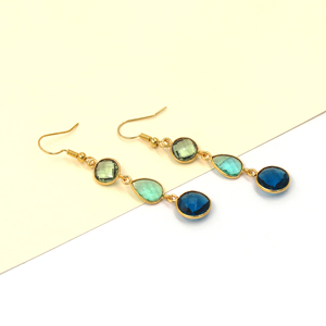 ต่างหูห้อยประดับพลอยหลากสีสัน อาทิเช่น กรีนอะเมทิสต์ อะพาไทต์ ลอนดอนบลูโทแพซ รูปดอกไม้สไตล์โบฮีเมียน |   กรอบตัวเรือนทองคำ 18K ทำมือ - Product Image 2