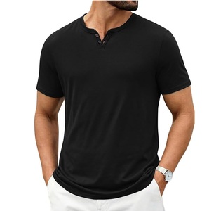Camiseta Henley Negra de Manga Corta para Hombre, Corte Regular, Color Sólido Informal, Diseño de Cuello en V Tejido - Product Image 1