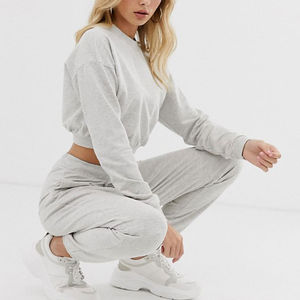 Ensemble survêtement molletonné oversize pour femme – Sweat à capuche et pantalon à manches longues – Tenue décontractée d'automne pour l'entraînement – Logo personnalisé – Vente en gros OEM - Product Image 4