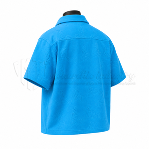 เสื้อเชิ้ตลำลองแขนสั้นสีน้ำเงินสำหรับผู้ชายพร้อมลายตัวอักษรนูน ปกเสื้อแบบพับได้สำหรับฤดูร้อน - Product Image 4