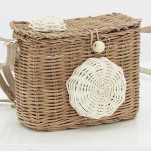 Bolso de Juguete de Mimbre Natural Artesanal, Bolso Bandolera de Mimbre Tejido a Mano con Correa y Lente Única, Accesorio de Moda Infantil - Product Image 3