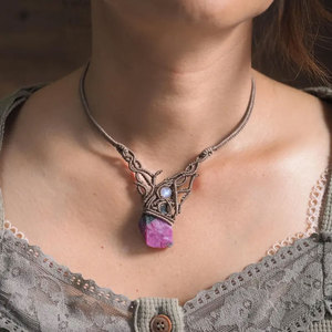 Pendentif artisanal en macramé marron avec pierre de zoïsite rubis et pierre de lune, collier bohème en pierres brutes, cordon réglable, bijoux de guérison - Product Image 6