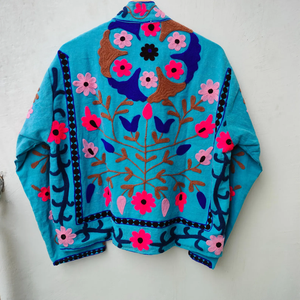 Veste Suzani en velours turquoise faite à la main, broderie florale vibrante au point de chaînette, manteau d'hiver bohème respirant et écologique - Product Image 2