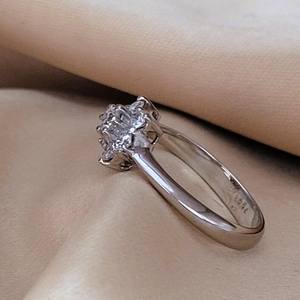 Anillo de Halo con Flor de Moissanita Brillante Color D VVS, Engaste Pavé de Plata de Ley, Clásico y Fino para Boda, Compromiso o Aniversario - Product Image 3