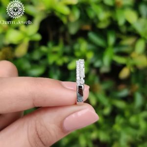 แหวนหมั้นเพชรโมอิสซาไนต์ทรงคุชชั่น Charm Jewells รับรองโดย IGI ชุบทอง 18K แบบหนามเตย แหวนแต่งงานคลาสสิกสำหรับผู้หญิง รุ่นที่ 3 - Product Image 5