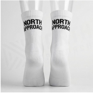 Chaussettes de sport respirantes bleues à motif géométrique pour adultes – Collection Printemps - Product Image 2