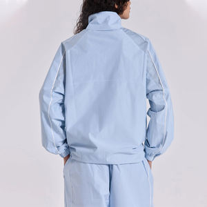 Ensemble survêtement streetwear 2 pièces pour femme avec logo personnalisé : veste coupe-vent mi-épaisse à fermeture éclair et pantalon jogger ample 100 % nylon - Product Image 2