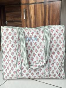 Bolso Tote de Mujer Acolchado de Algodón Hecho a Mano, Bolso de Hombro de Lujo, Estilo Abierto, Estampado de Leopardo, Lavable, Moderno, para Uso Diario - Product Image 3