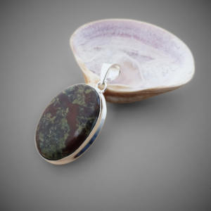 Colgante de piedra de heliotropo natural con relleno de plata, joyería artesanal, collar llamativo hecho a mano - Product Image 4