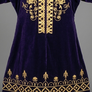 Robe de cérémonie en velours violet avec broderie en fils d'or, tenue royale traditionnelle du clergé, vêtement liturgique artisanal, vêtement de prêtre - Product Image 4