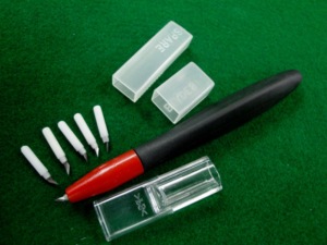 KN0146 Durable Portable Craft Knife High Quality Precision Hobby Tool with 5 Spare <b>Plastic</b> Blades for Detail Cutting - Product Image 3