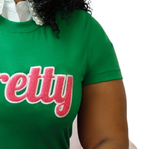 Camiseta de chenilla verde bonita para mujer, de manga corta, cuello redondo, informal, de algodón, con estampado gráfico, letras rosas bordadas, ropa de moda. - Product Image 3