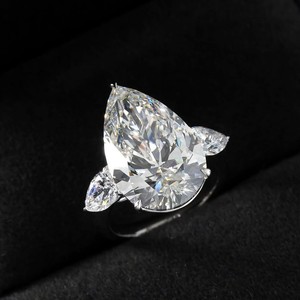 Bagues de fiançailles à trois pierres 9 carats en or massif 14 carats, serties à griffes, diamant de laboratoire taille poire certifié IGI, clarté VS+, blanc D-E-F - Product Image 1