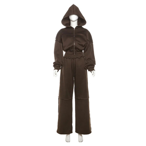 Conjunto de dos piezas de chándal corto con cremallera y capucha para mujer, de alta calidad, color marrón, con pantalones de pierna ancha y borde sin rematar, venta al por mayor OEM - Product Image 1