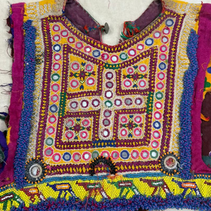 Lot de pièces vintage : patchs brodés traditionnels Banjara pour col de chemise, appliques à coudre pour artisanat - Product Image 1