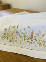 Nappe de table en lin blanc brodée de motifs floraux vintage personnalisables, de haute qualité, avec ourlet festonné, pour mariage et restaurant (vente en gros)