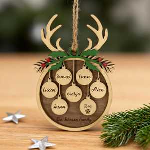 Adorno Navideño de Madera Personalizado con Diseño de Reno, Nombres de Familia Grabados, Decoración Rústica para las Fiestas, Forma Circular - Product Image 2