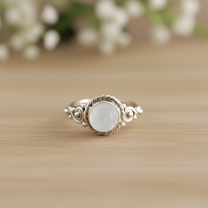 Bague en pierre de lune, poids 3,4 grammes, élégante et stylée, catégorie de produit : Montres - Product Image 3