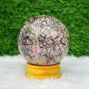 Sphère de rhodonite ronde 40-55mm au design magnifique, autres objets artisanaux en cristal pour la décoration intérieure, vente en gros - Product Image 1