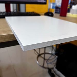 แผ่นโฟม WPC PVC สีขาว หนา 5 มม. ทนทาน ความหนาแน่น 0.6 กรัม/ซม.³ ผิวเรียบ แผ่นโพลีไวนิลสำหรับห้องครัว ใช้เป็นอุปกรณ์ตกแต่งภายใน - Product Image 6