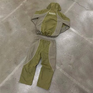 Conjunto de Chaqueta Cortavientos Ligera de Nailon Personalizada y Pantalones Deportivos con Cordón, Traje Deportivo para Hombre - Product Image 2