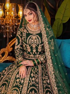 Lehenga Choli de Seda Verde Bordado con Dupatta, Largo hasta el Suelo, Traje Tradicional Indio para Bodas, para Mujer - Product Image 5