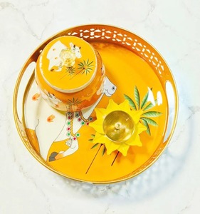 Bandeja Pichwai de Metal Elegante de Exportación India con Tarro para Servir Frutos Secos, Chocolates y Galletas, Disponible a Precio de Fábrica - Product Image 2