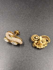 Boucles d'oreilles classiques plaquées or avec micro-incrustations florales pour femmes, motif paon - Product Image 5