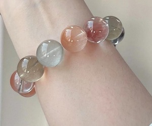 Pulsera de Resina Artística Elaborada con Técnicas Contemporáneas Únicas, Accesorio de Moda Elegante para Venta al por Menor - Product Image 3