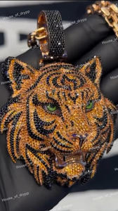 Colgante de plata con diseño de cara de tigre, con piedras de moissanita con apariencia de diamante, diseño animal llamativo, joyería hip hop para hombre. - Product Image 2