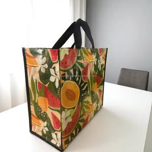 Bolsa de mano reutilizable no tejida con logotipo personalizado, bolsa de compras impresa a ambos lados con asa de transporte laminada, fabricada en Vietnam - Product Image 4