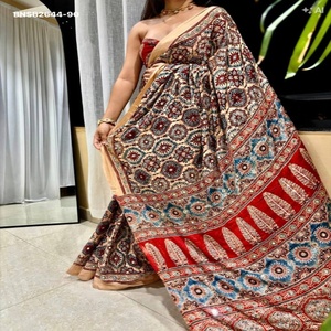 Nuevo conjunto de sari y blusa Gajji de seda suave con estampado Ajrakh y trabajo de espejo - Moda femenina, exportador, suministro al por mayor - Product Image 1