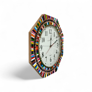 Belle horloge murale artisanale en crayons de couleur pour la décoration de la maison, horloge murale en bois moderne pour le salon et la décoration murale - Product Image 3