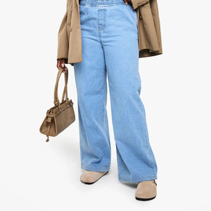 Jean en denim délavé léger taille haute coupe large pour femme, style décontracté, longueur complète, en coton, grande taille, idéal pour l'été - Product Image 3