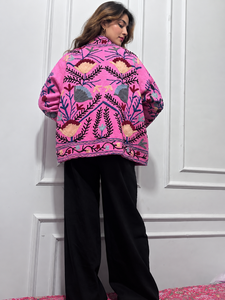 Blouson bomber d'automne tricoté à la main avec broderie Suzani, extérieur en velours, doublure en coton à séchage rapide, orné de motifs floraux colorés en forme de cœur - Product Image 4