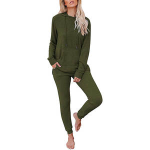 Ensemble de sport pour femme personnalisé avec logo, collection été 2025 – Haut à capuche et short taille élastique, haute élasticité - Product Image 1