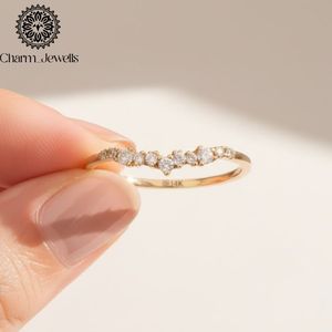 Anillo de Eternidad de Plata con Moissanita para Mujer, Corte Cojín, Engaste Pavé, Estilo Clásico, Anillo de Compromiso, Certificado IGI, Charm Jewells - Product Image 1