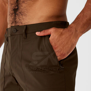 Pantalon de golf au design confortable et durable avec un soutien de mouvement flexible, style moderne. - Product Image 3